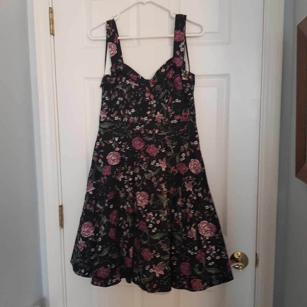 NWT Hot Topic Dark Floral Dress Medium